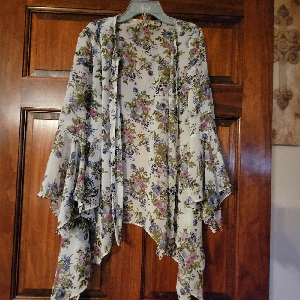 Silky Cardigan by Gimmicks